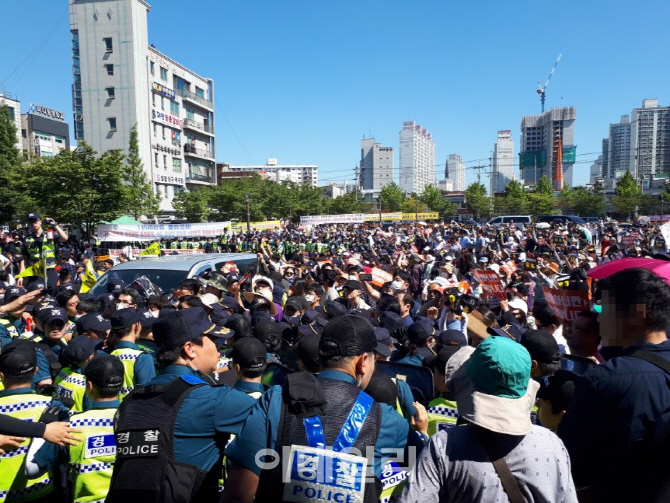 [포토]아수라장된 인천 퀴어축제 광장