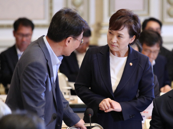 손 댈수록 요동치는 집값..딜레마에 빠진 與
