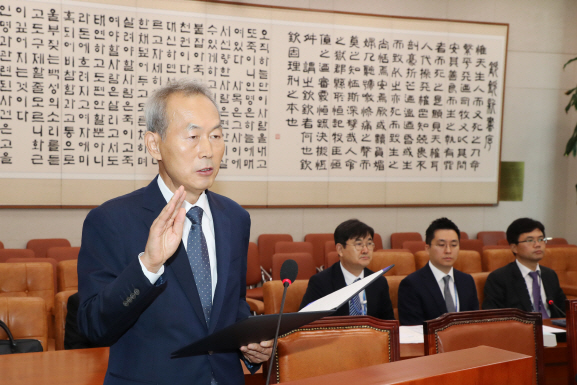 이석태 헌법재판관 후보 "균형감각 잃지 않을 것"