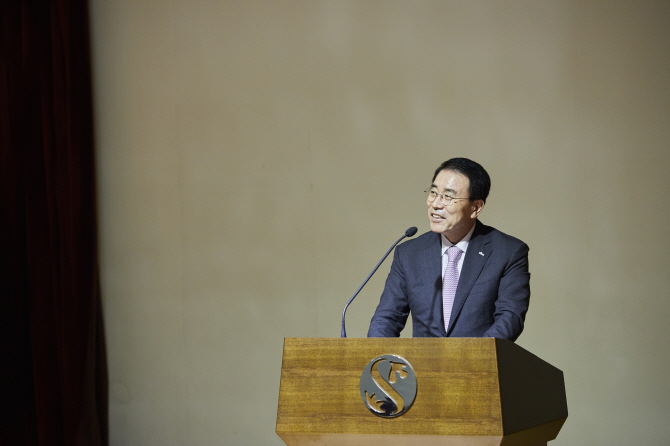 조용병 “이제 한국 넘어…‘아시아 리딩뱅크’ 도약하자”