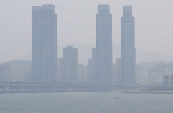차량운행제한 등 미세먼지 비상저감조치, 전국 대상으로 민간까지 확대