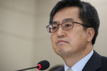 김동연, 종부세 강화안 오늘 발표..국세청장도 참석(종합)