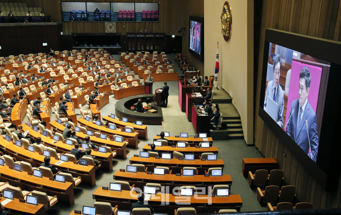 [포토]정치분야 대정부질문 답하는 이낙연 총리