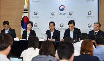 文정부, 고가 다주택자 투기와 전쟁.. 종부세·대출규제 전방위 압박