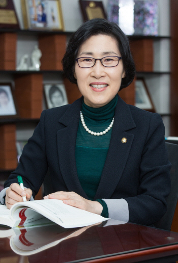 "작년 '농사용 전기' 10대 고객, 2만 5000가구 전력량 썼다"