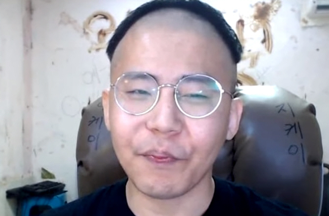 BJ 철구 “XX들이 X같게 진짜!” 과도한 욕설로 ‘이용정지 7일’