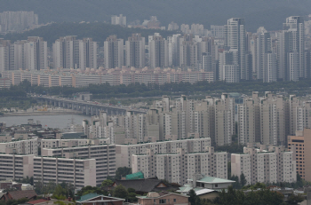 "집 보자던 약속 모두 취소"… 몸 사리는 강남 부자들