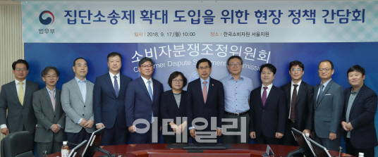 법무장관, BMW 화재 피해자 만나 집단소송제 확대 천명(종합)