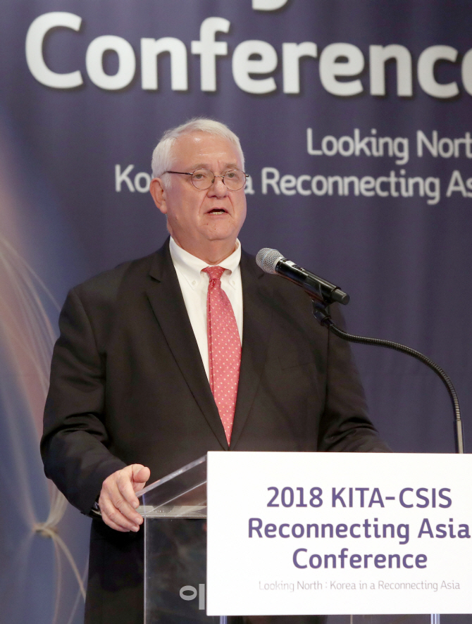 [포토]존 헴리 CSIS 회장, '2018 무협-CSIS 리커네팅 아시아(Reconnecting Asia) 콘퍼런스' ...