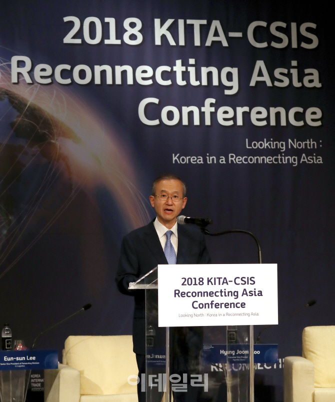 [포토]'2018 무협-CSIS 리커네팅 아시아'에서 인사말하는 임성남 외교부 차관