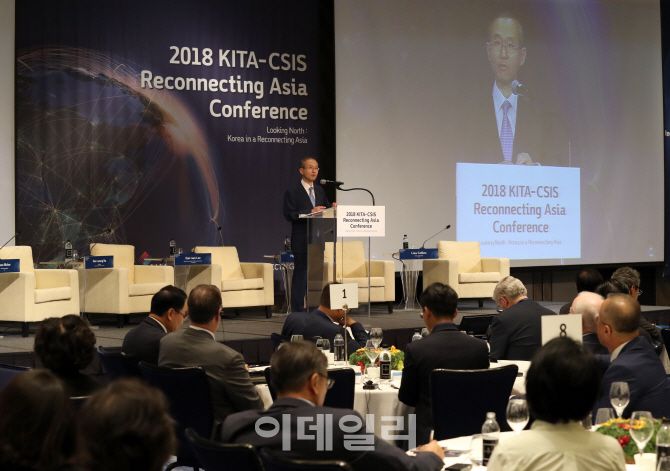 [포토]'2018 무협-CSIS 리커네팅 아시아'에서 인사말하는 임성남 외교부 1차관