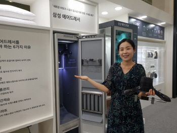 "버린 옷걸이만 수백개..디테일에 걸었죠"