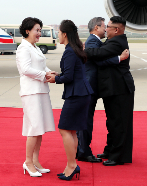 김정숙·리설주, '한반도 봄' 이어 '평화' 강조한 패션외교