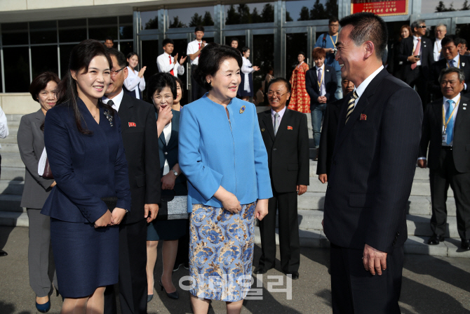 [포토]김정숙-리설주, '음악종합대학 동행'