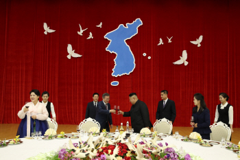 "식사 대접못해 걸렸다"는 김정은, 文대통령 '환영만찬' 메뉴는