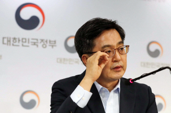 군산 가는 김동연 '다마스 전기차'로 고용위기 돌파구 찾나