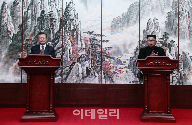 [9월 평양공동선언] 남북, 한반도 전역에서 실질적인 전쟁위험 제거(속보)