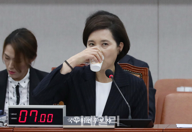 [포토]물마시는 유은혜 후보자