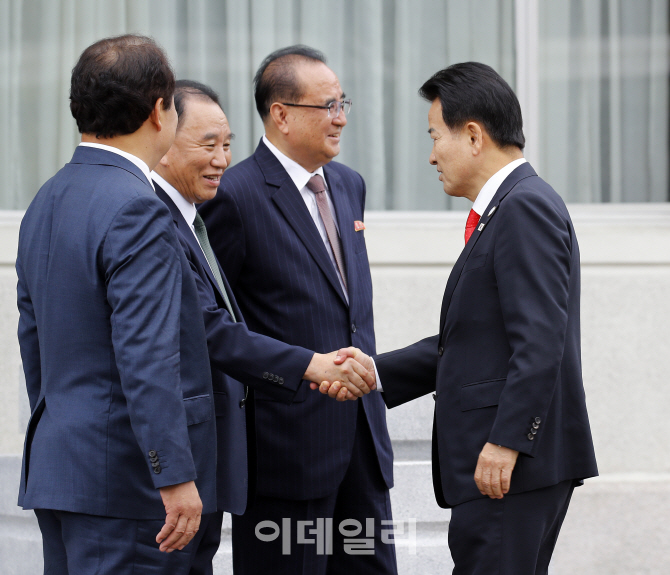 [포토]악수하는 정동영-김영철