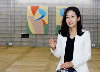 '얼개'로 비춰내는 인생의 본질...색면추상 화가 전지연