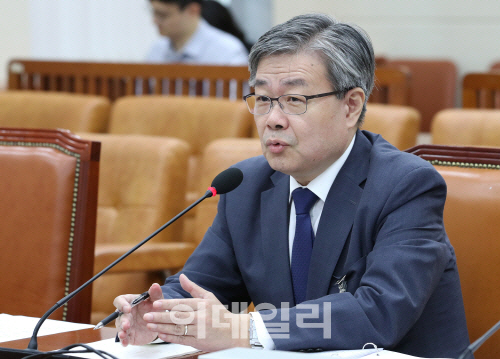 이재갑 인사청문회, 다운계약서·비상장주식 매입 등 도덕성 집중 거론(종합)