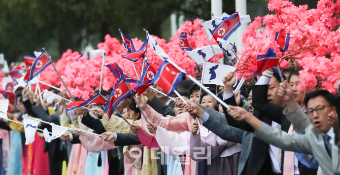 [포토]'한반도기 흔들며'