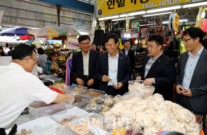 김영문 관세청장, 대전 전통시장 방문.. 추석 민생현장 점검