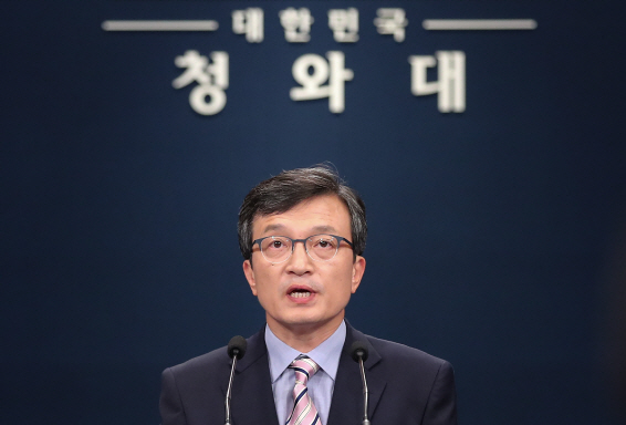 김의겸 대변인 “심재철, 불법정보 거짓으로 포장해 靑 공격”