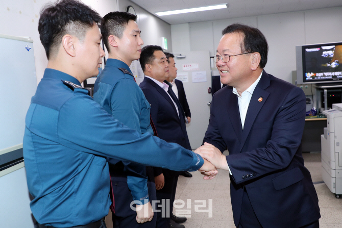 [포토]김부겸 행안부 장관, 정부서울청사 경비대 방문