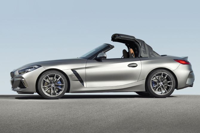 [포토]BMW '뉴 Z4', 지붕 열고 가실게요