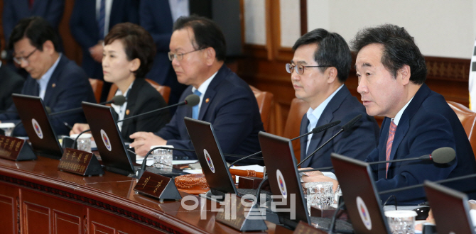 이낙연 총리 "과거 정부 공권력 남용·오용 피해자에 깊은 사과"