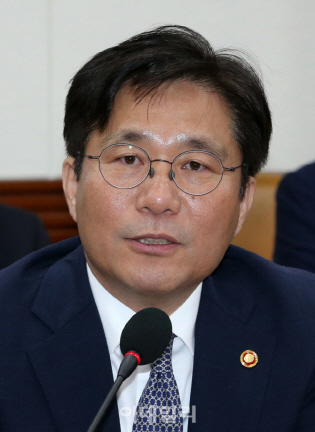 성윤모 산업장관 "투입 위주 양적 성장에서 질적성장 집중"