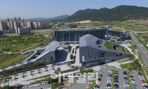 충남도 "연간 27조의 소득 역외유출을 막아야"