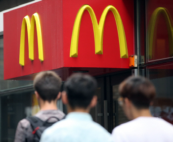 "美맥도날드, 빅맥 등 주요 햄버거에 인공 첨가물 제거할 것"