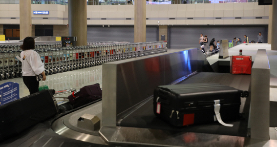 내년 5월 인천공항 입국장서 면세쇼핑…15년 논란 종지부