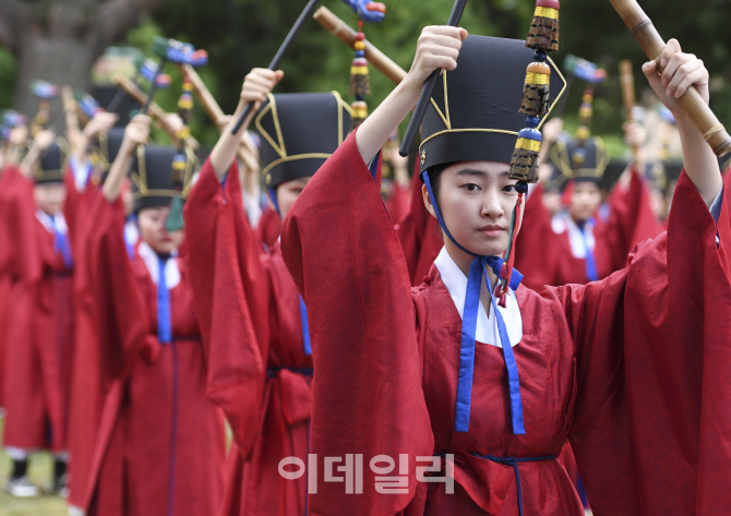 [포토]가을햇살 아래 팔일무