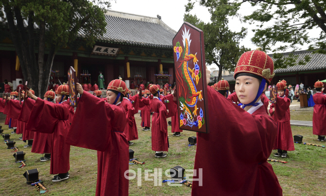 [포토]'팔일무를 선보입니다'