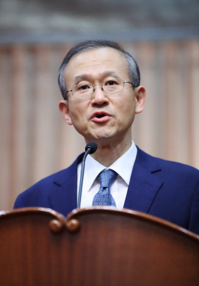 임성남 1차관, 후배 외교관에 "한쪽 눈엔 현미경, 한쪽 눈엔 망원경" 당부