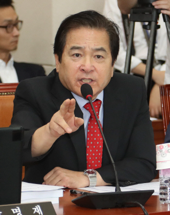 국감 전 심재철發 쓰나미…기재위, 파행 예고