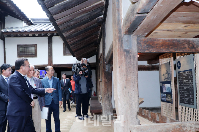 [포토]김부겸 장관, 임청각 방문