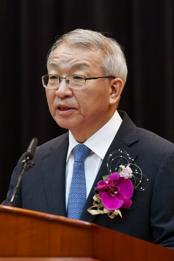 검찰, 양승태 차량 압수수색…자택은 법원서 기각(2보)