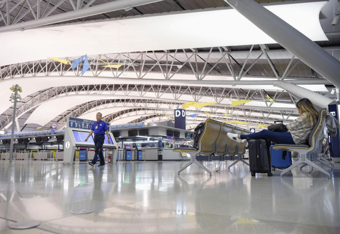 [포토] 태풍 '짜미'에 日 간사이공항 한때 폐쇄