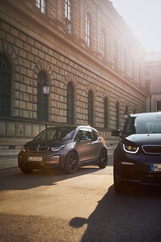 [포토]BMW 'i3·i3s', 날카로운 눈빛
