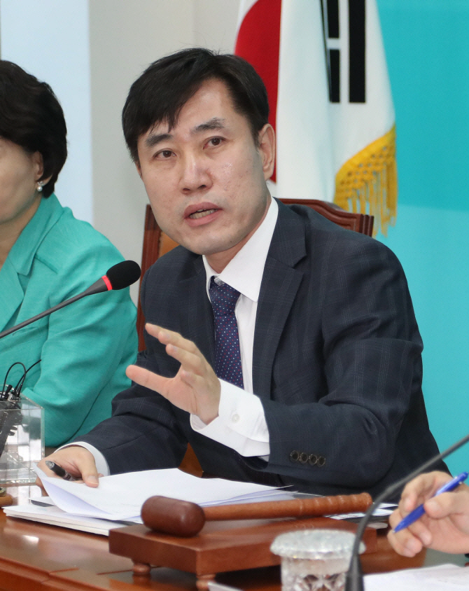 하태경, 與 '심재철 제소'에 "와인바가 국기문란? 국회 권위 훼손하나"