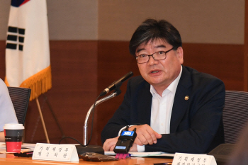 정부, 일자리·SOC 예산 목표대비 초과 집행.. 재정효과 언제쯤?