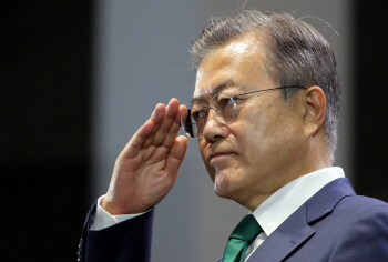 文대통령 ‘국군의 날’ 기념식 연설 “힘을 통한 평화는 軍의 사명”