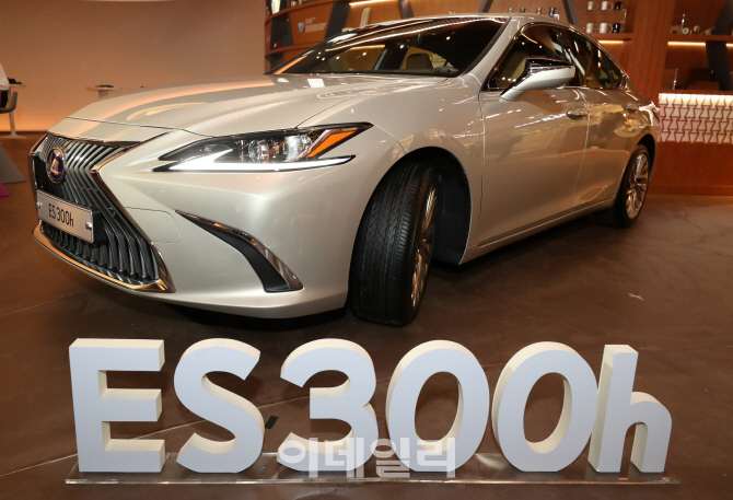 [포토]6년만에 풀체인지 된 렉서스 '뉴 제너레이션 ES300h'