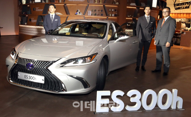 [포토]렉서스 '뉴 제너레이션 ES300h', '도발적인 우아함'