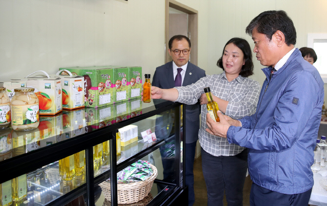 라승용 농진청창, 충북 음성 여성농업인·귀농부부 격려 방문