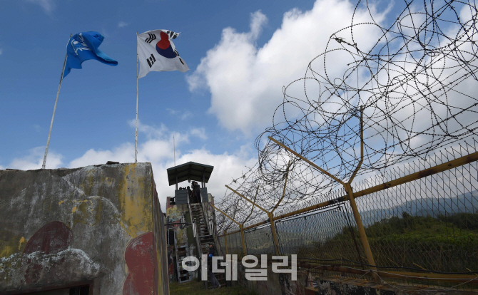 [르포]DMZ 지뢰제거 현장, "전방 500m에 6·25 당시 선배님들이…"